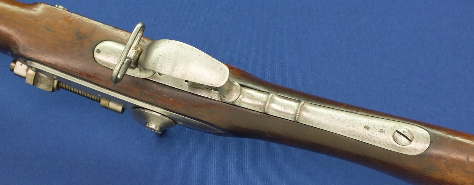 An antique 19th century Dutch Military Snider Rifle Model 1848-67. Stock signed P.STEVENS MAASTRICHT, caliber 17,5 mm, length 146 cm, in very good condition. Price 2.650 euro.