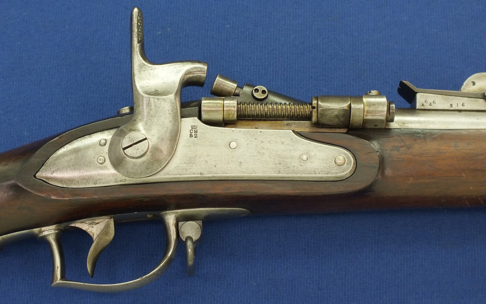 An antique 19th century Dutch Military Snider Rifle Model 1848-67. Stock signed P.STEVENS MAASTRICHT, caliber 17,5 mm, length 146 cm, in very good condition. Price 2.650 euro.