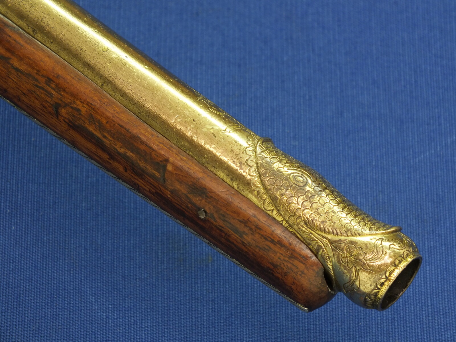 An antique 19th century Eastern Flintlock pistol with decorative gilded Brass Cannon barrel with Fish/Sea monster shaped Muzzle. Length 44cm. Caliber 14mm. In very good condition. Price 1.350 euro