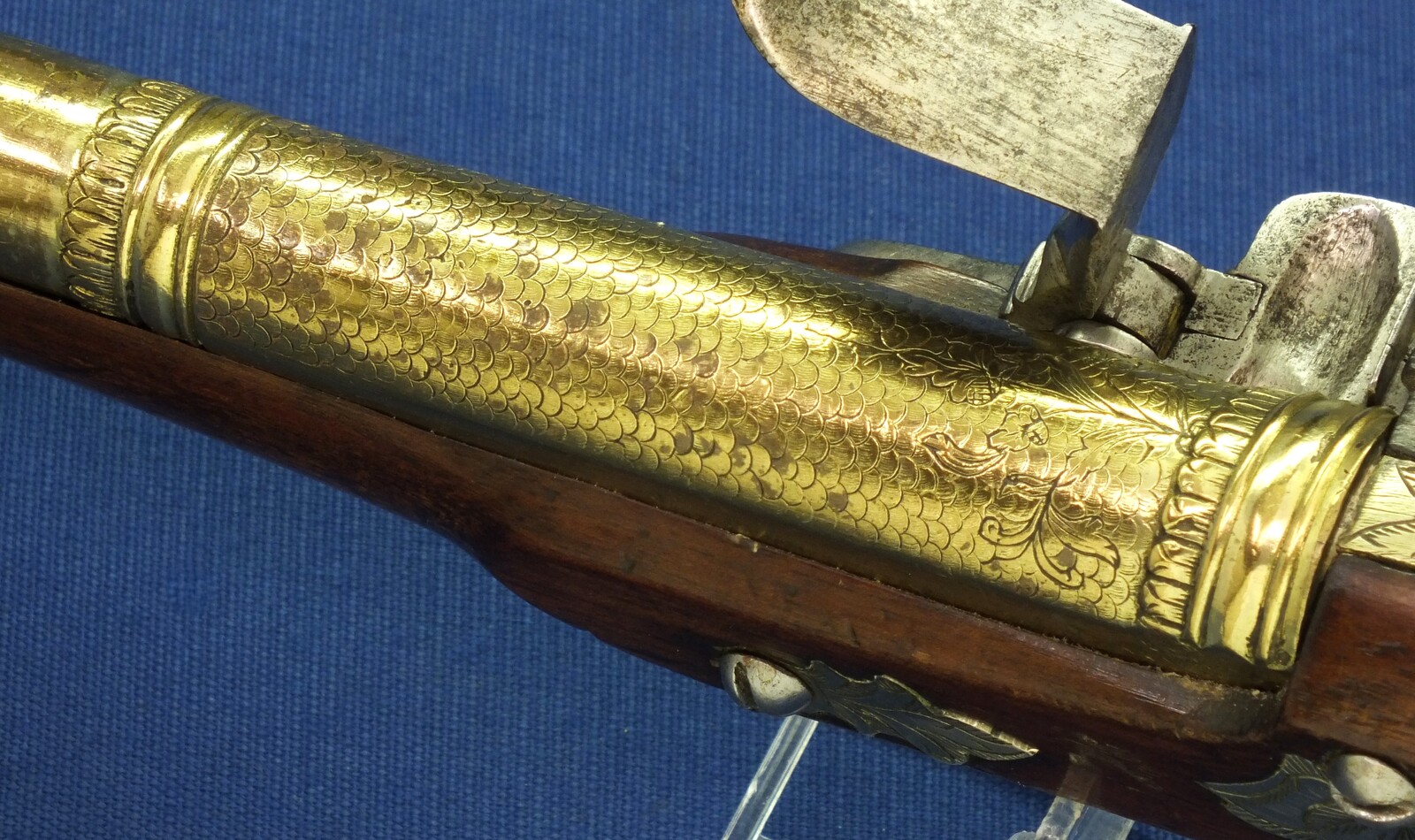 An antique 19th century Eastern Flintlock pistol with decorative gilded Brass Cannon barrel with Fish/Sea monster shaped Muzzle. Length 44cm. Caliber 14mm. In very good condition. Price 1.350 euro