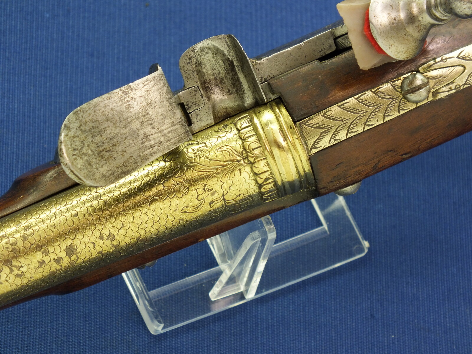 An antique 19th century Eastern Flintlock pistol with decorative gilded Brass Cannon barrel with Fish/Sea monster shaped Muzzle. Length 44cm. Caliber 14mm. In very good condition. Price 1.350 euro