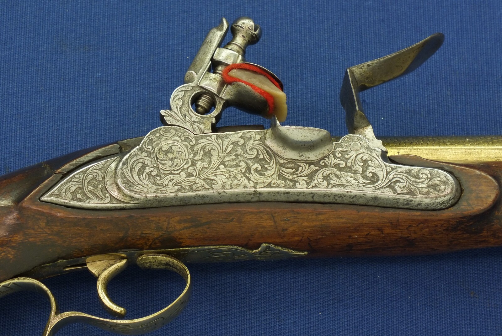 An antique 19th century Eastern Flintlock pistol with decorative gilded Brass Cannon barrel with Fish/Sea monster shaped Muzzle. Length 44cm. Caliber 14mm. In very good condition. Price 1.350 euro