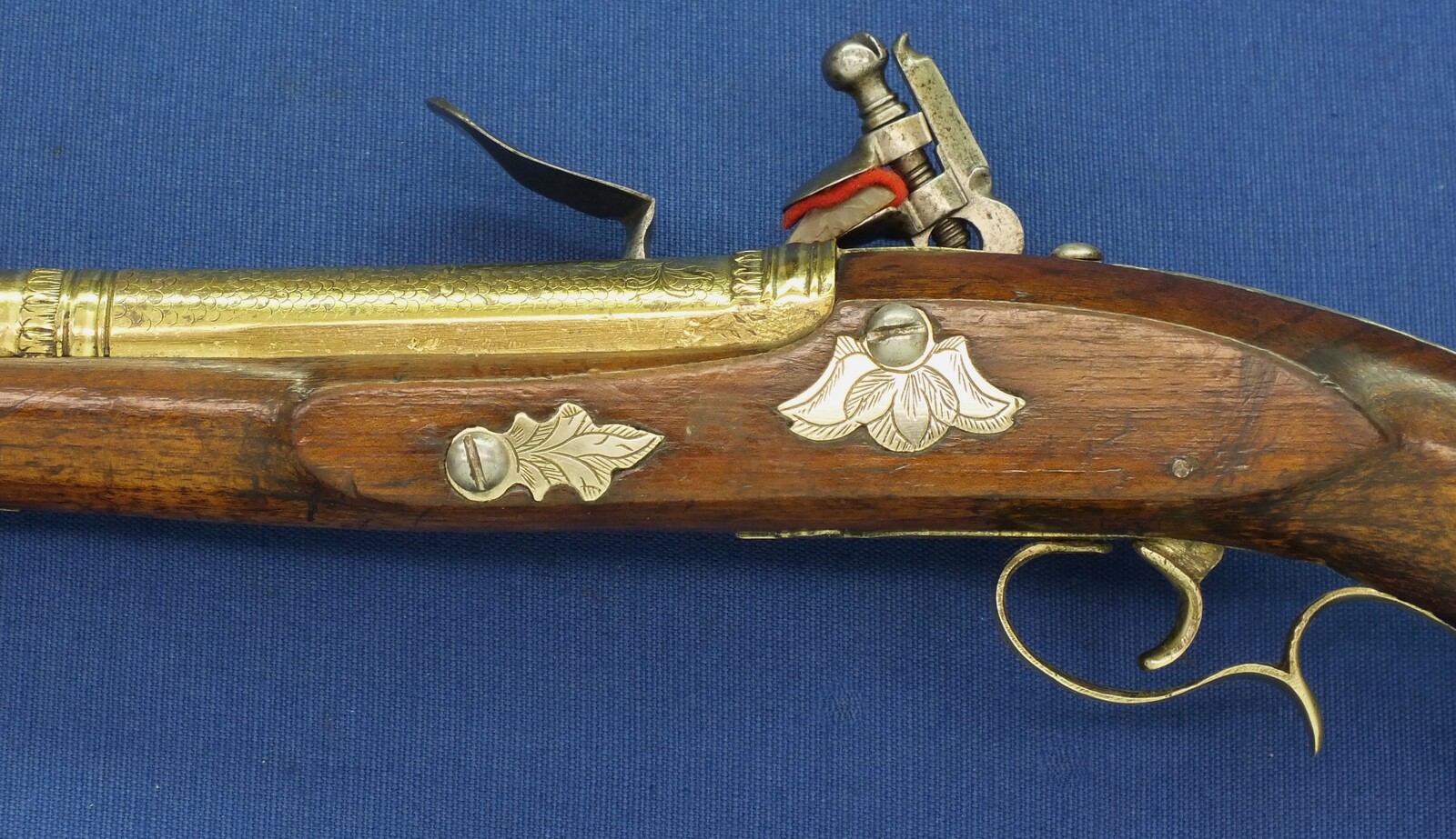 An antique 19th century Eastern Flintlock pistol with decorative gilded Brass Cannon barrel with Fish/Sea monster shaped Muzzle. Length 44cm. Caliber 14mm. In very good condition. Price 1.350 euro