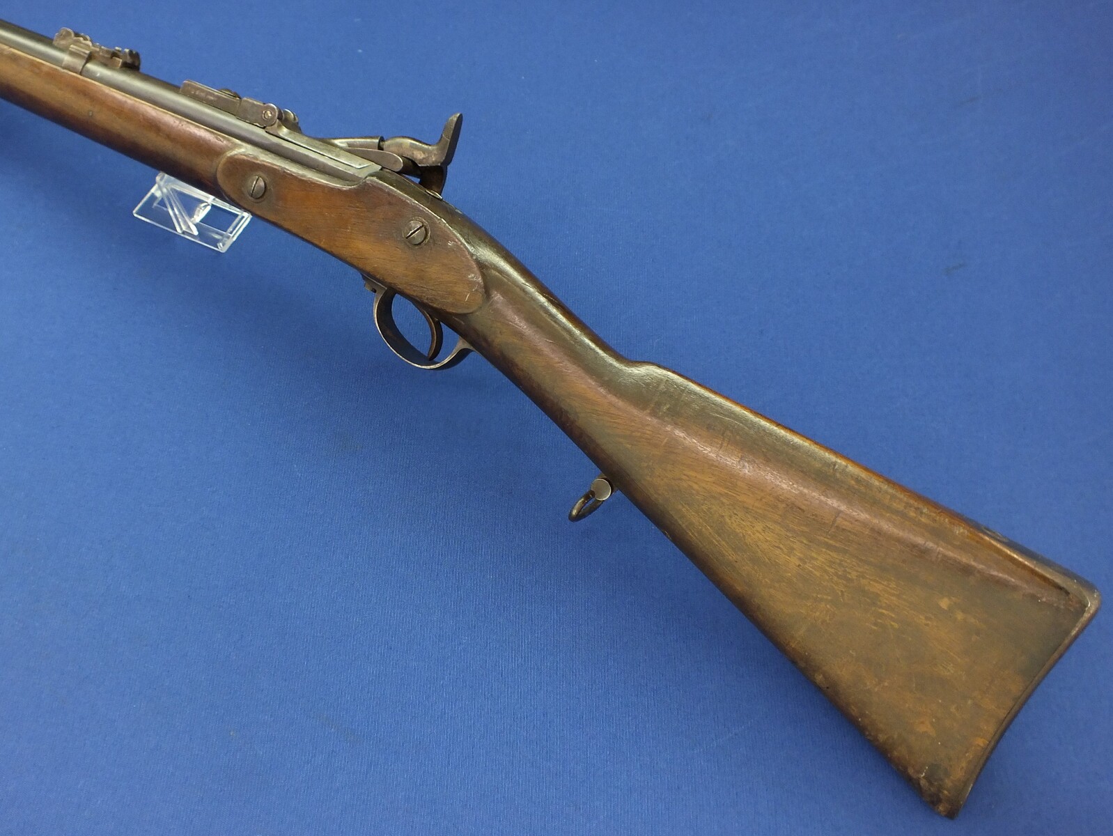 An antique 19th century Spanish Berdan Model 1857-1867 breech-loading Short Rifle. Caliber 15x41R. Length 123cm. In very good condition. Price 1.500 euro