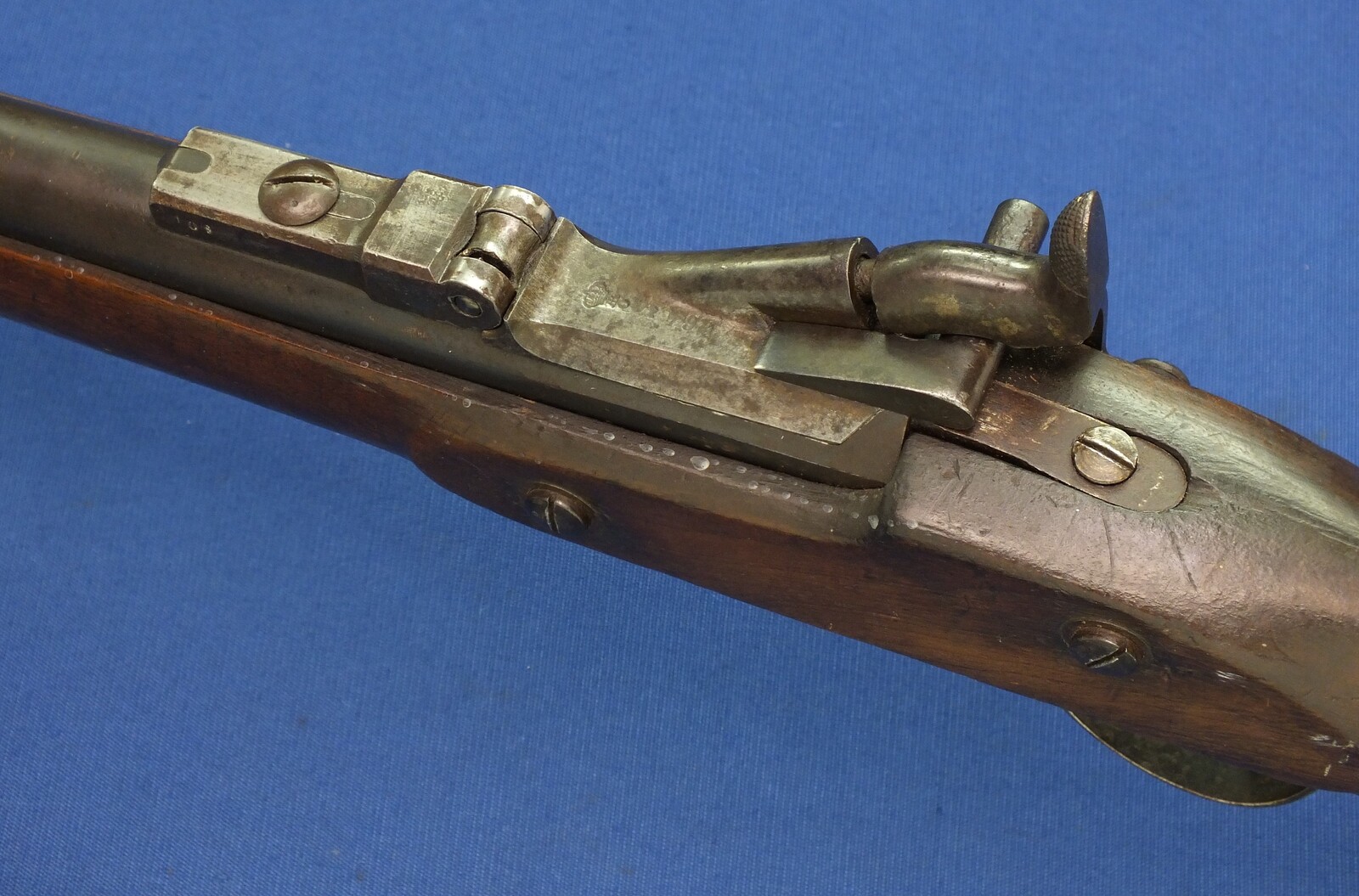 An antique 19th century Spanish Berdan Model 1857-1867 breech-loading Short Rifle. Caliber 15x41R. Length 123cm. In very good condition. Price 1.500 euro