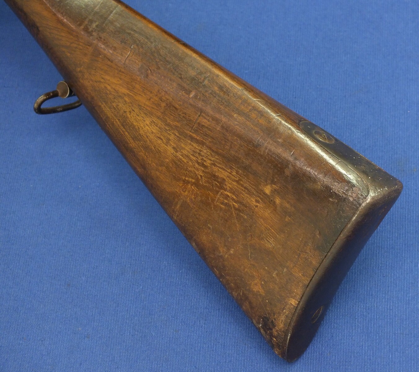 An antique 19th century Spanish Berdan Model 1857-1867 breech-loading Short Rifle. Caliber 15x41R. Length 123cm. In very good condition. Price 1.500 euro