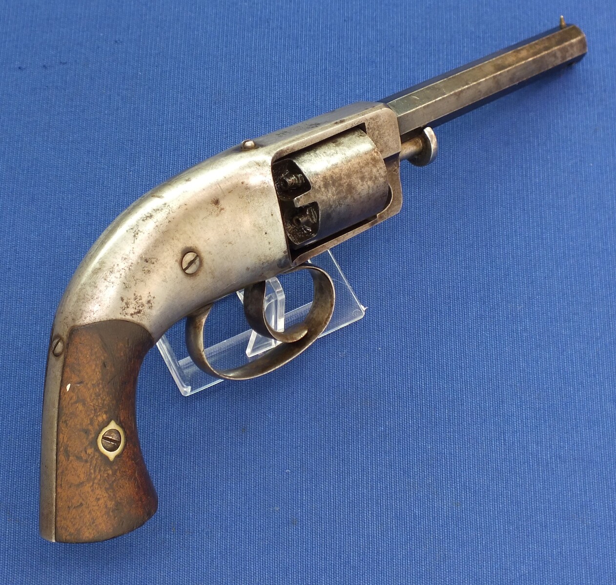 An antique American Civil War C.S. Pettengill Navy or Belt model percussion 6 shot double action Revolver. 34 Caliber, 4,5 inch barrel. In very good condition. Price 1.250 euro