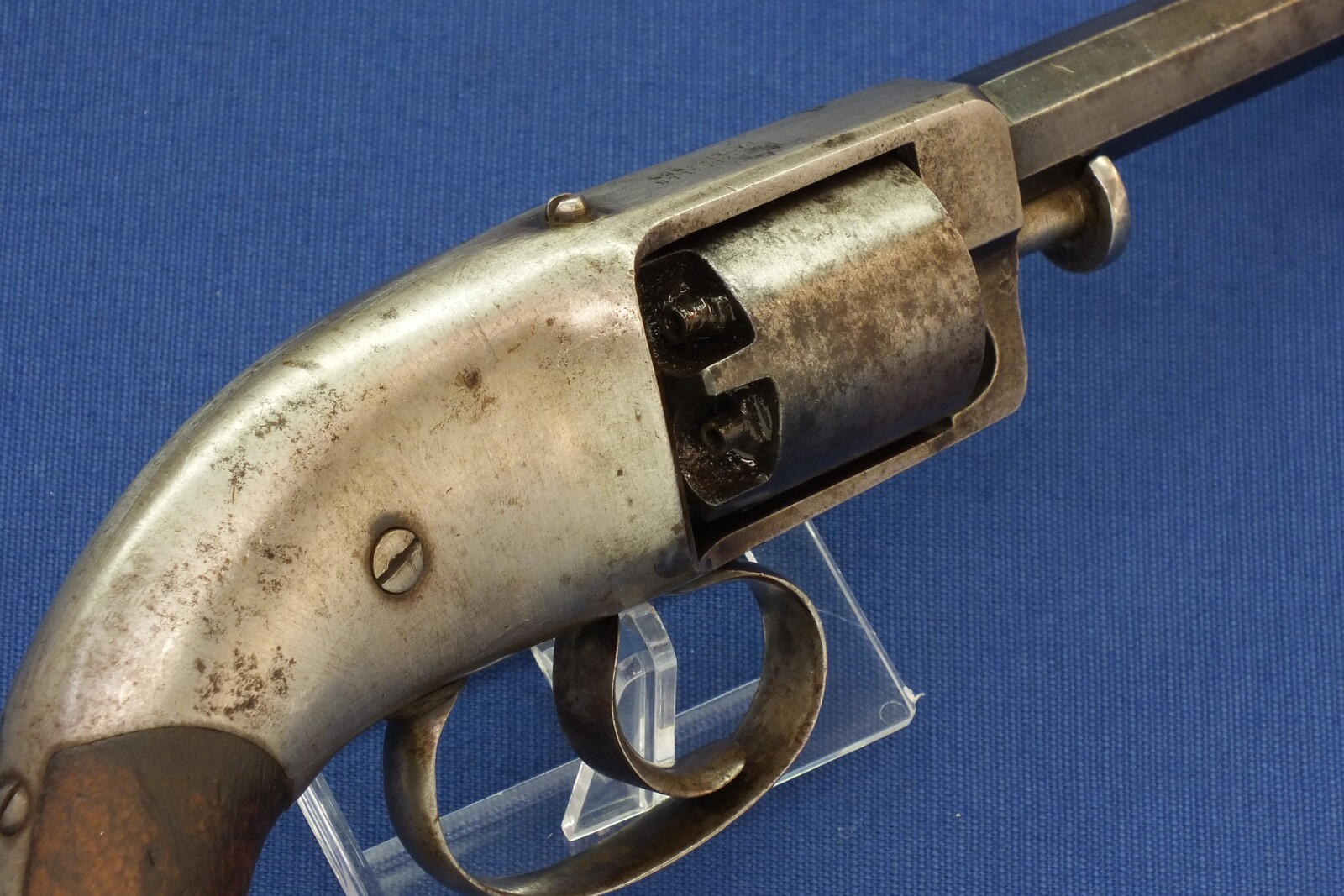 An antique American Civil War C.S. Pettengill Navy or Belt model percussion 6 shot double action Revolver. 34 Caliber, 4,5 inch barrel. In very good condition. Price 1.250 euro