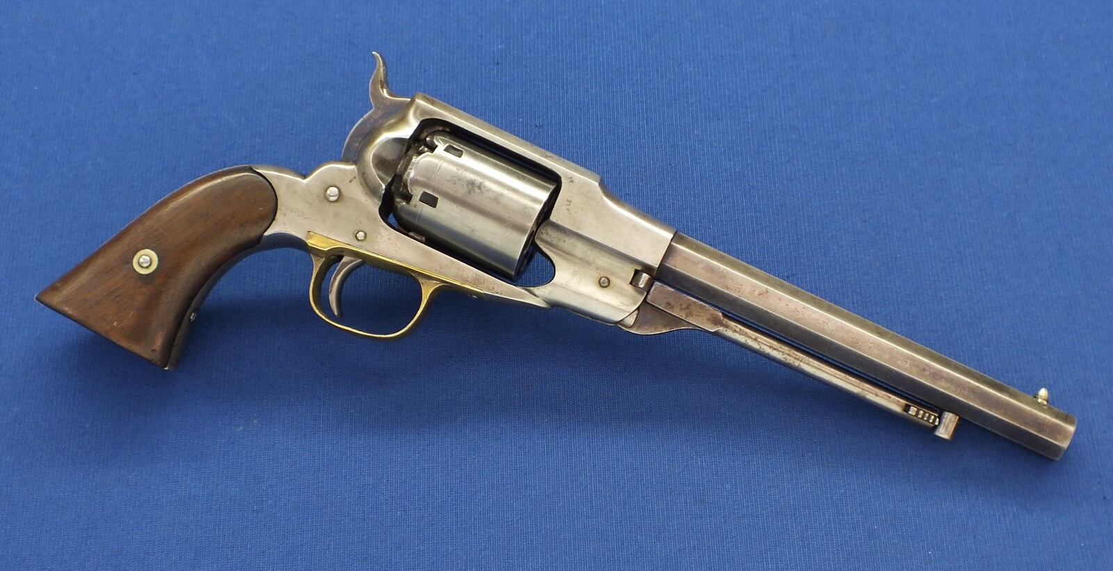 An antique American Civil War Remington-Beals Navy Model 6 shot .36 Caliber Single Action Percussion Revolver. 7,5 inch Octogan Barrel. Length 35,5cm. In very good condition. 