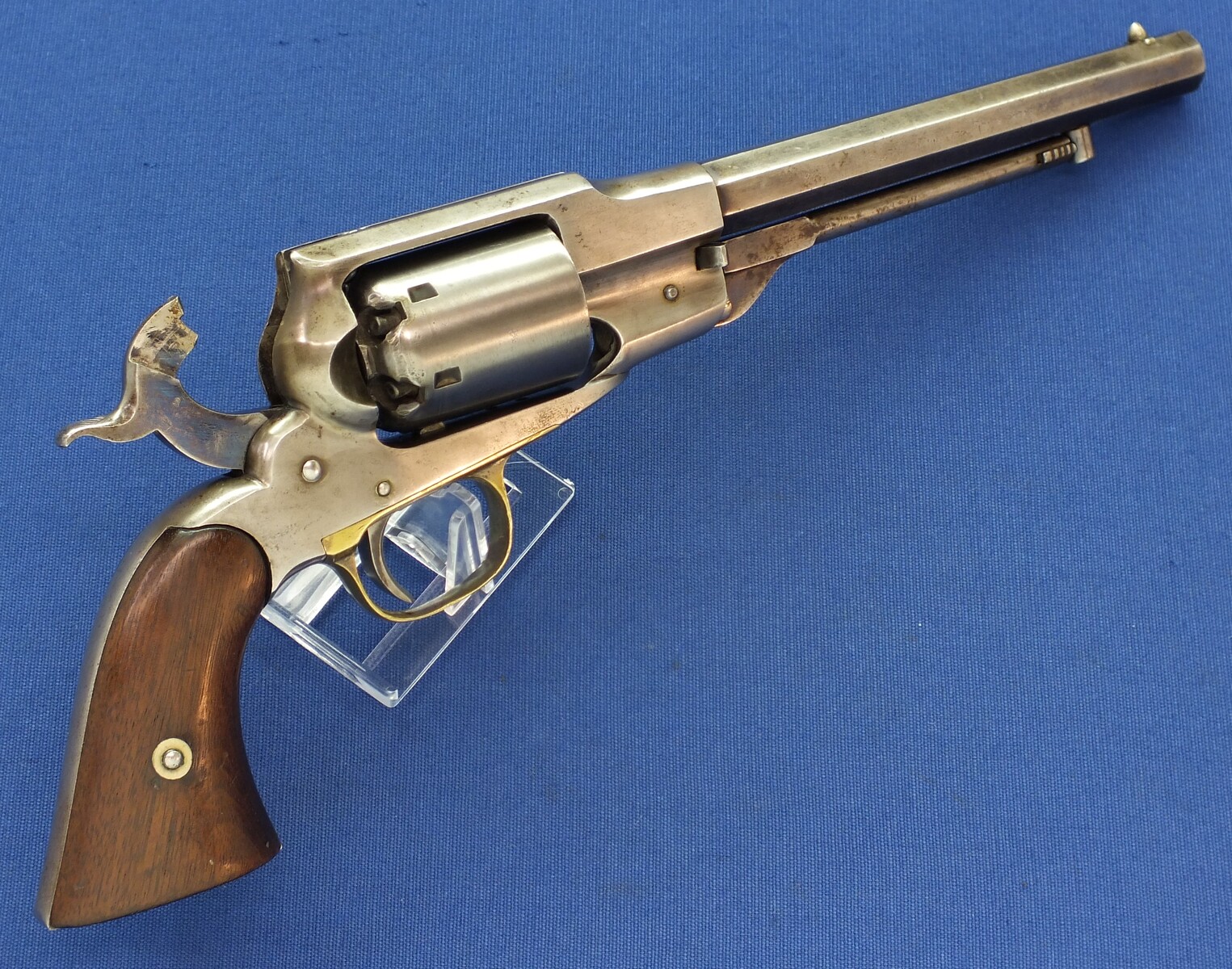 An antique American Civil War Remington-Beals Navy Model 6 shot .36 Caliber Single Action Percussion Revolver. 7,5 inch Octogan Barrel. Length 35,5cm. In very good condition. 