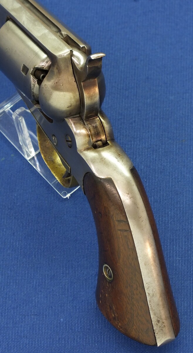 An antique American Civil War Remington-Beals Navy Model 6 shot .36 Caliber Single Action Percussion Revolver. 7,5 inch Octogan Barrel. Length 35,5cm. In very good condition. 