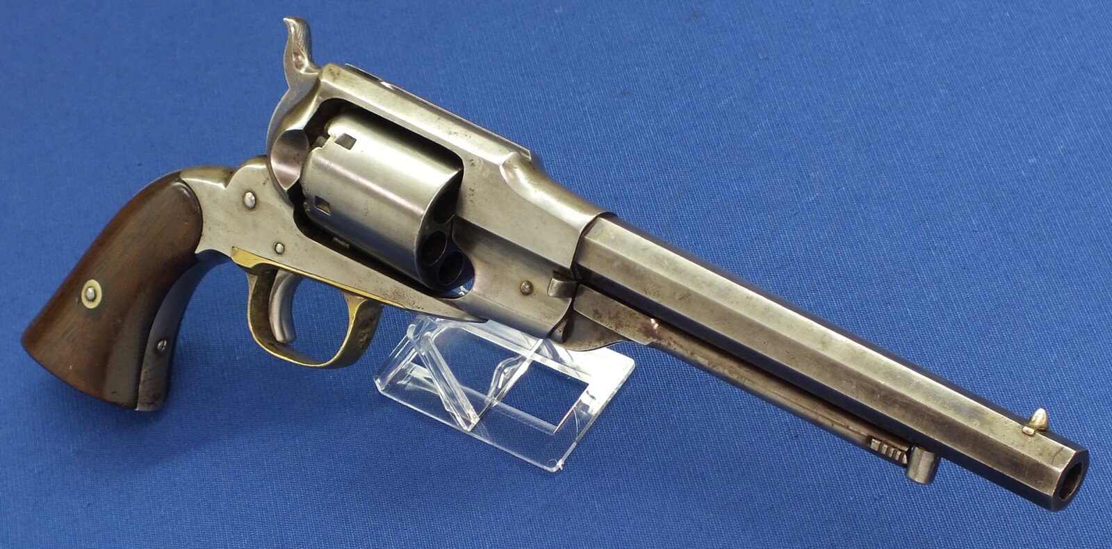 An antique American Civil War Remington-Beals Navy Model 6 shot .36 Caliber Single Action Percussion Revolver. 7,5 inch Octogan Barrel. Length 35,5cm. In very good condition. 