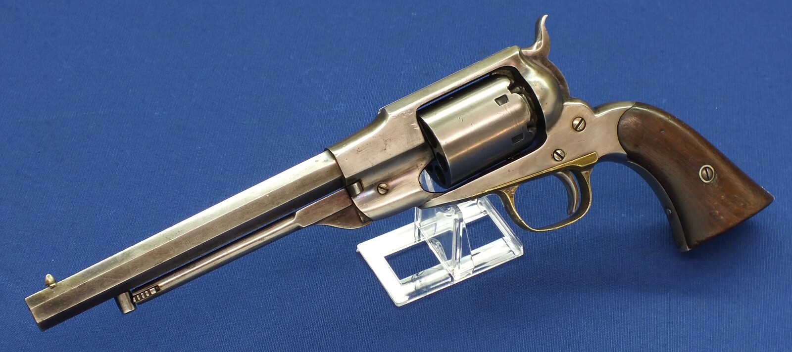 An antique American Civil War Remington-Beals Navy Model 6 shot .36 Caliber Single Action Percussion Revolver. 7,5 inch Octogan Barrel. Length 35,5cm. In very good condition. 