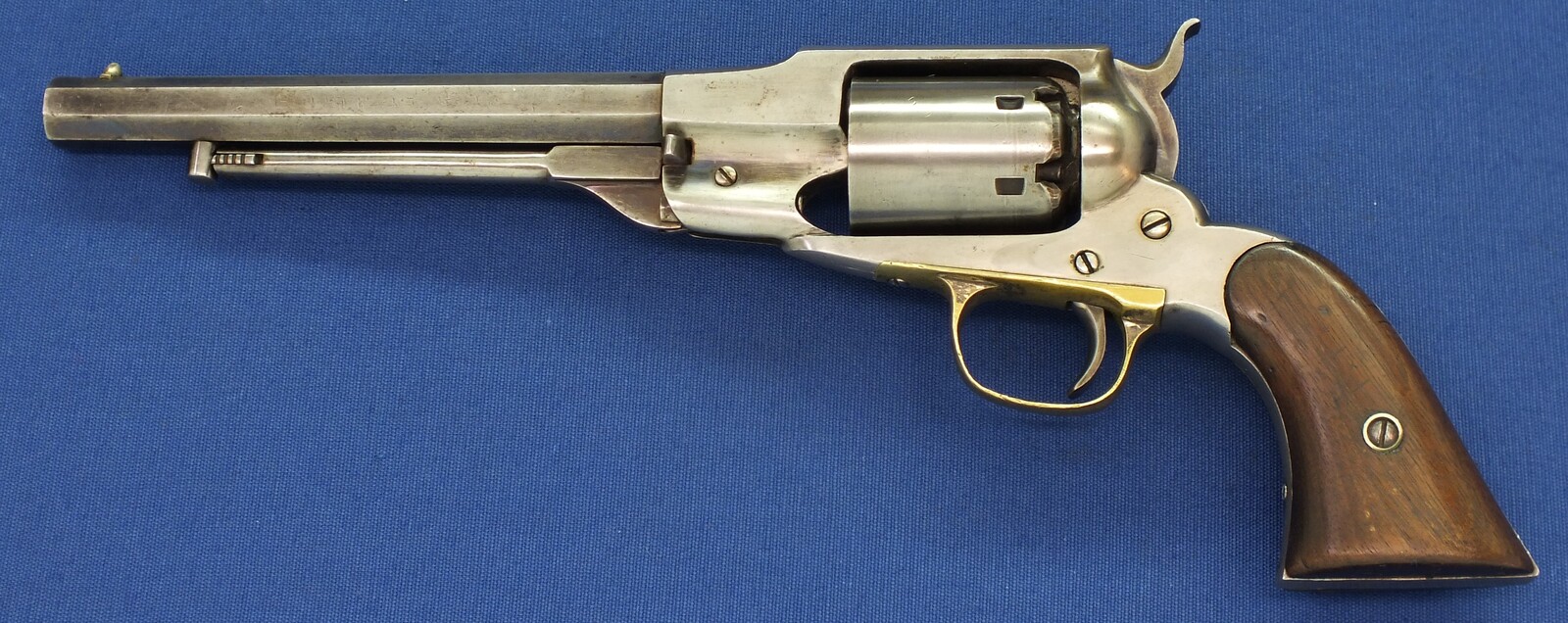 An antique American Civil War Remington-Beals Navy Model 6 shot .36 Caliber Single Action Percussion Revolver. 7,5 inch Octogan Barrel. Length 35,5cm. In very good condition. 