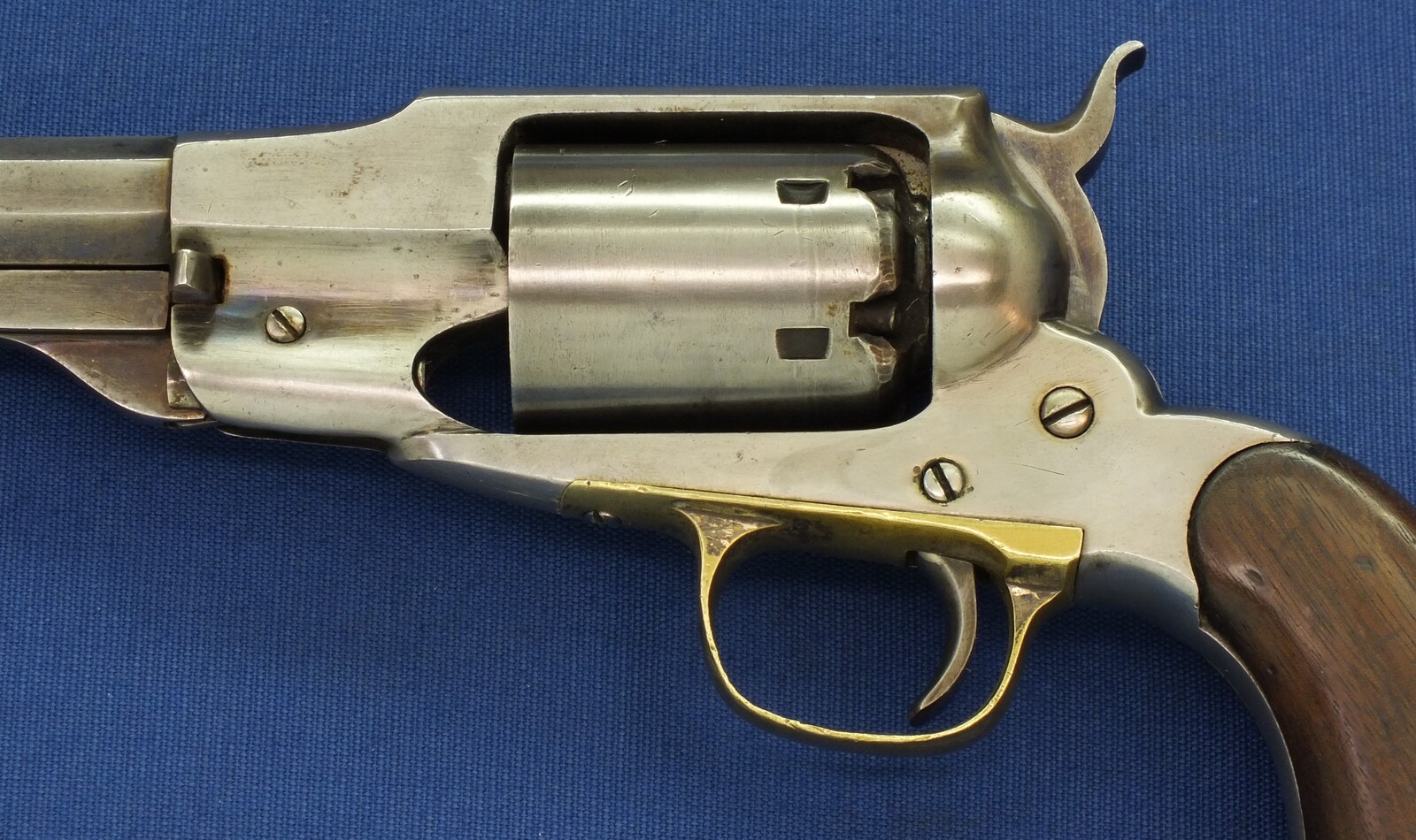 An antique American Civil War Remington-Beals Navy Model 6 shot .36 Caliber Single Action Percussion Revolver. 7,5 inch Octogan Barrel. Length 35,5cm. In very good condition. 