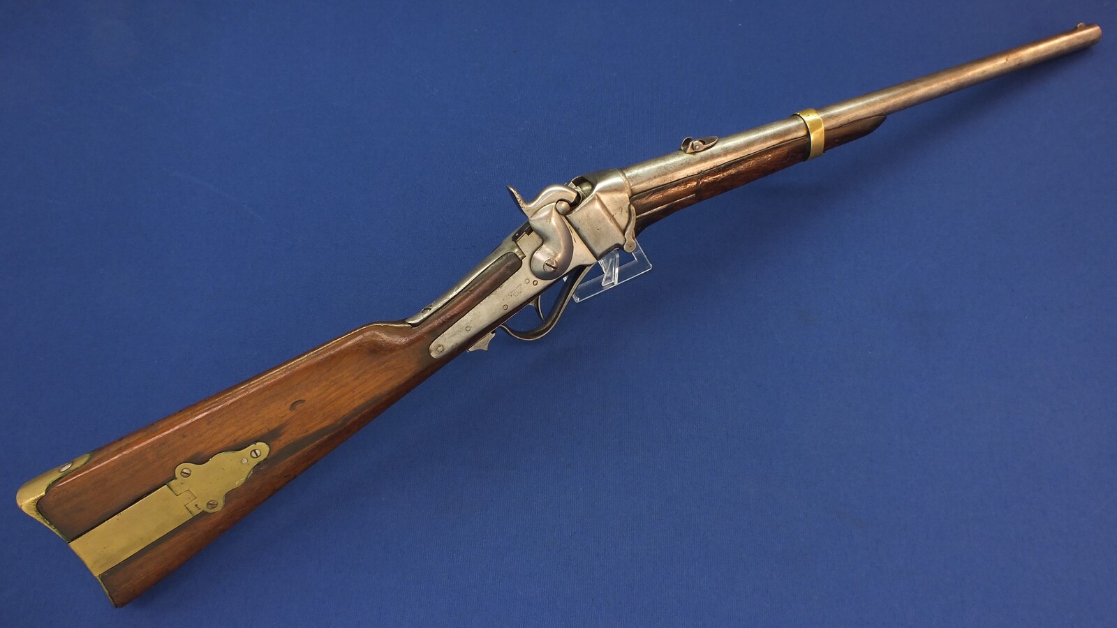 An antique American Civil War Sharps Model 1852 slanting breech Percussion Carbine, .52 caliber, length 96 cm, in very good condition. Price 3.500,- euro