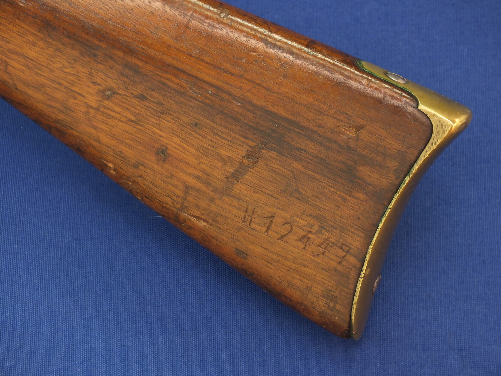 An antique American Civil War Sharps Model 1852 slanting breech Percussion Carbine, .52 caliber, length 96 cm, in very good condition. Price 3.500,- euro