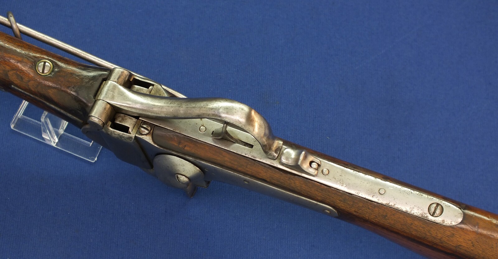 An antique American Civil War Sharps Model 1852 slanting breech Percussion Carbine, .52 caliber, length 96 cm, in very good condition. Price 3.500,- euro