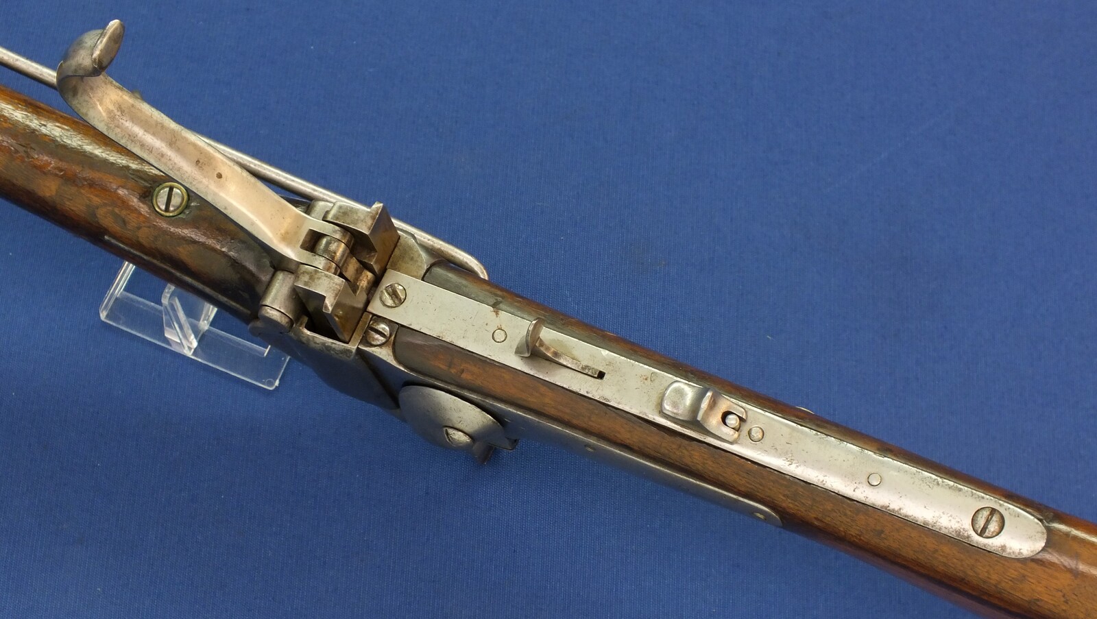 An antique American Civil War Sharps Model 1852 slanting breech Percussion Carbine, .52 caliber, length 96 cm, in very good condition. Price 3.500,- euro