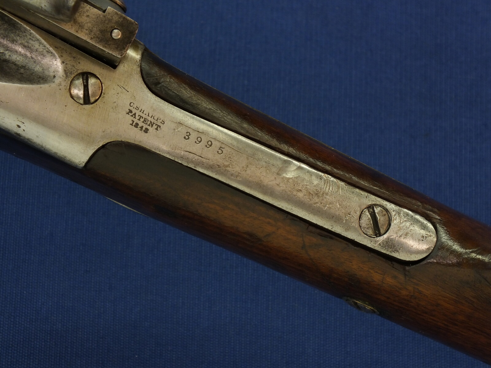 An antique American Civil War Sharps Model 1852 slanting breech Percussion Carbine, .52 caliber, length 96 cm, in very good condition. Price 3.500,- euro