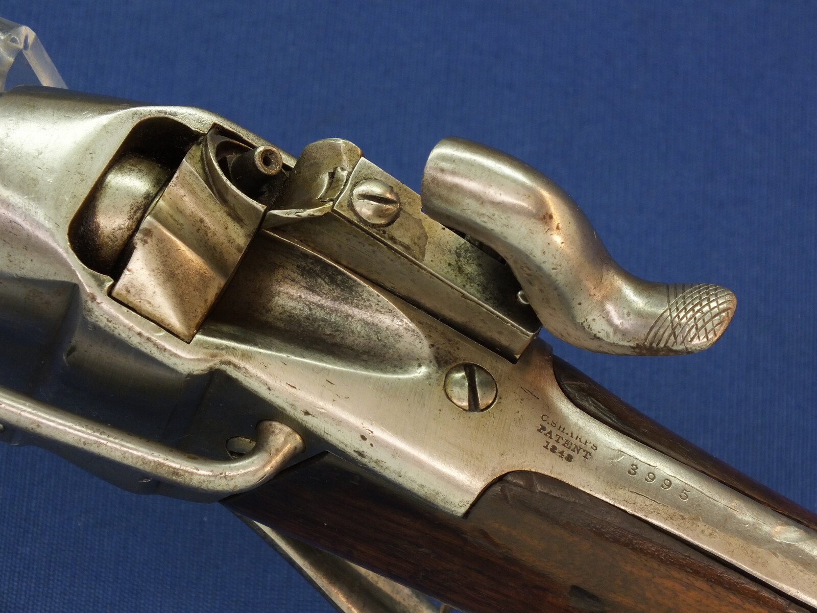 An antique American Civil War Sharps Model 1852 slanting breech Percussion Carbine, .52 caliber, length 96 cm, in very good condition. Price 3.500,- euro