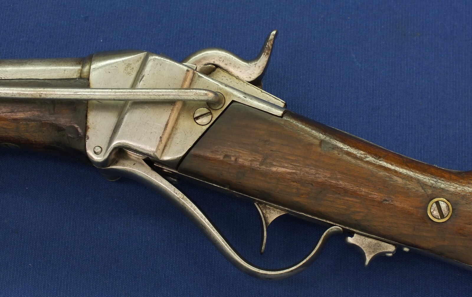 An antique American Civil War Sharps Model 1852 slanting breech Percussion Carbine, .52 caliber, length 96 cm, in very good condition. Price 3.500,- euro