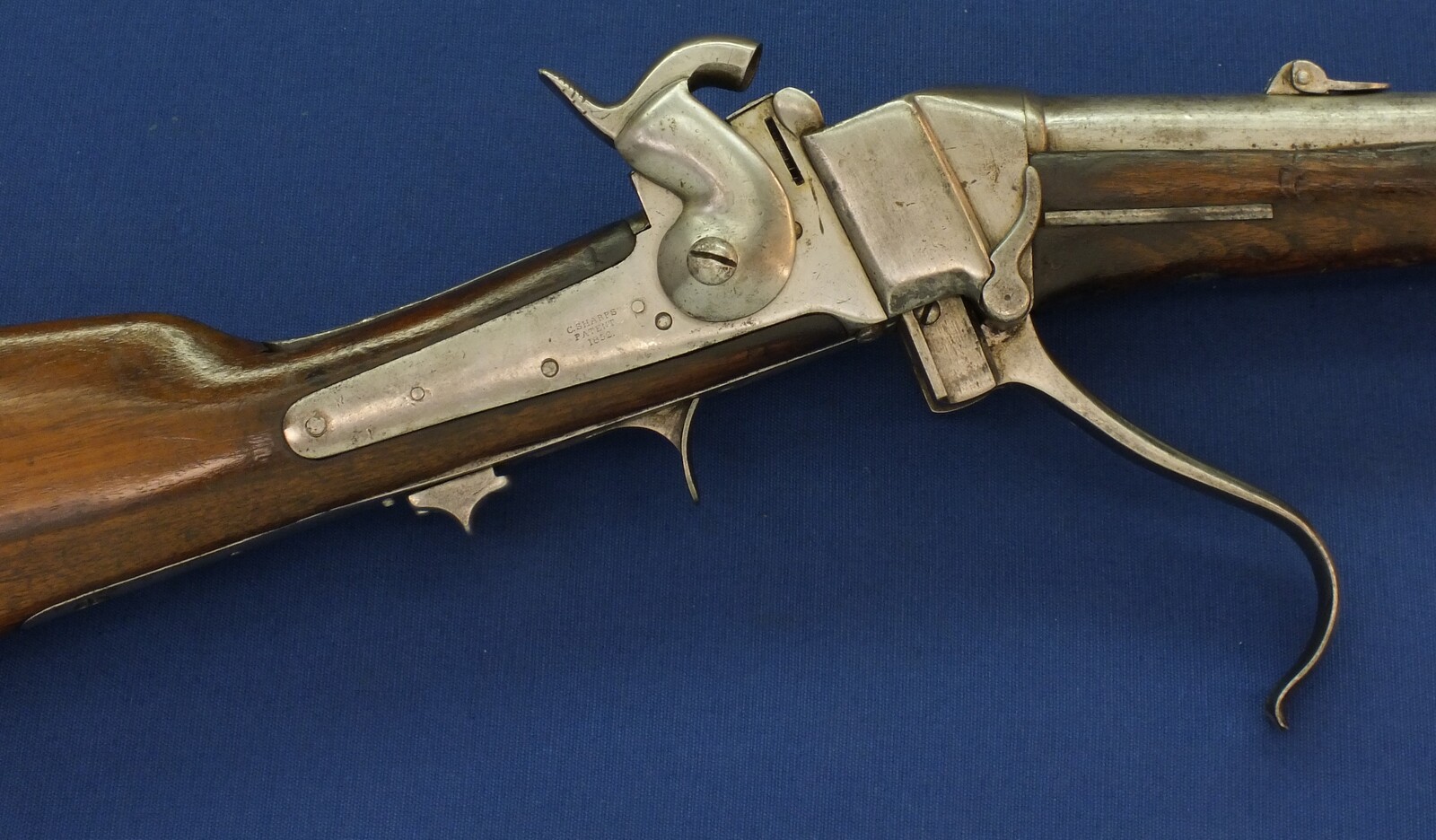 An antique American Civil War Sharps Model 1852 slanting breech Percussion Carbine, .52 caliber, length 96 cm, in very good condition. Price 3.500,- euro