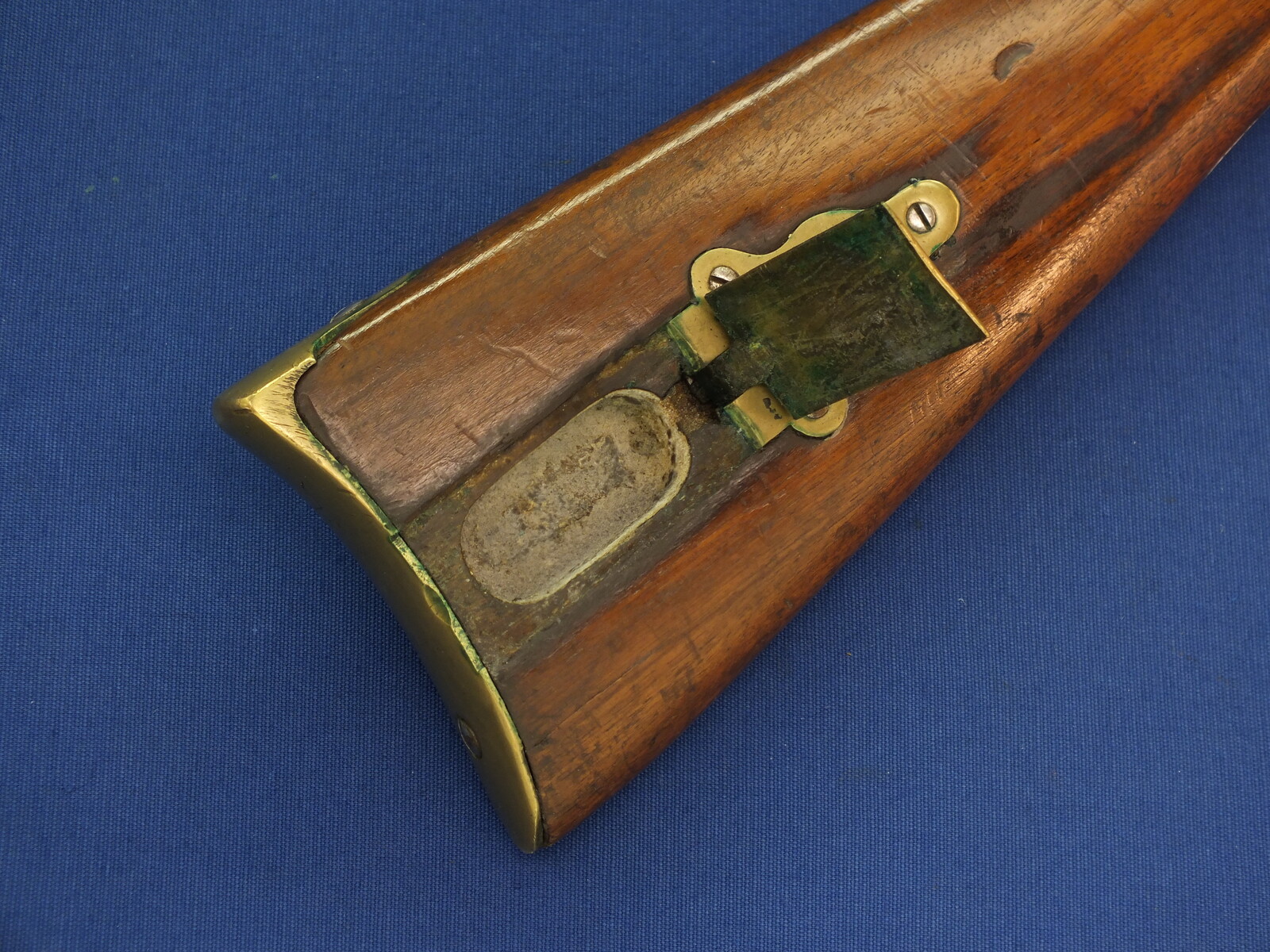 An antique American Civil War Sharps Model 1852 slanting breech Percussion Carbine, .52 caliber, length 96 cm, in very good condition. Price 3.500,- euro