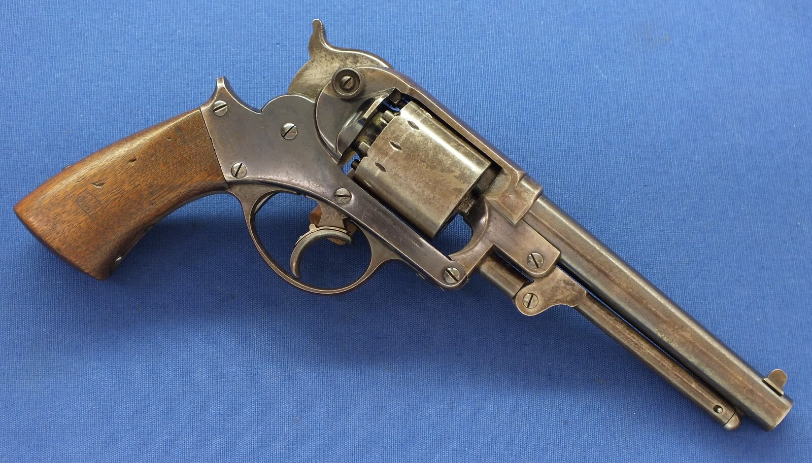 An antique American Civil War Starr Arms Co Double Action Model 1858 Army Percussion Revolver, .44 caliber, 6 shot, length 32,5 cm, in very good condition. Price 2.550 euro