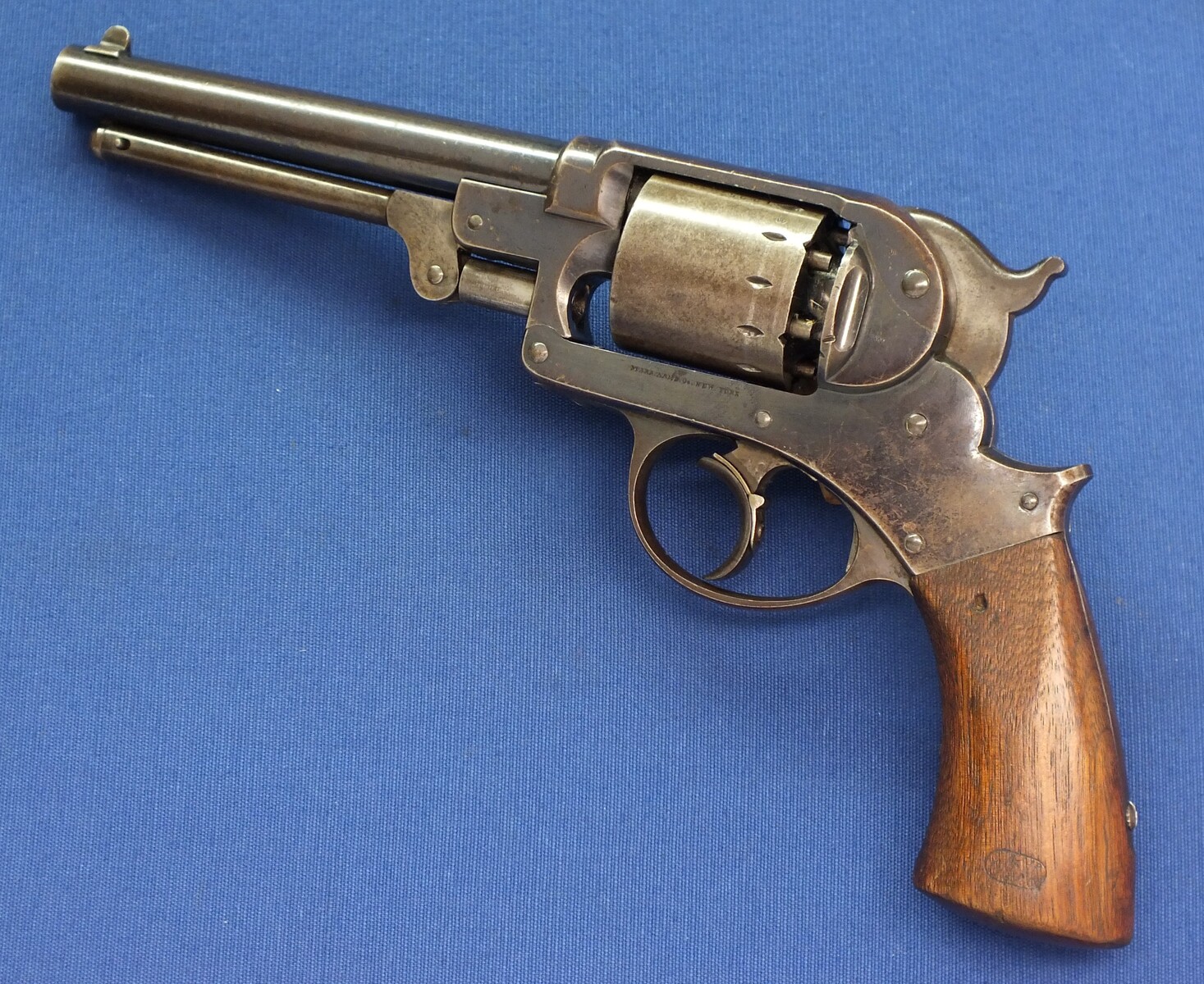 An antique American Civil War Starr Arms Co Double Action Model 1858 Army Percussion Revolver, .44 caliber, 6 shot, length 32,5 cm, in very good condition. Price 2.550 euro