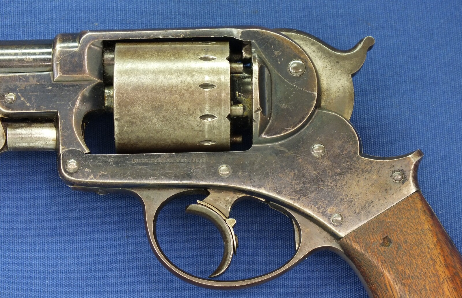 An antique American Civil War Starr Arms Co Double Action Model 1858 Army Percussion Revolver, .44 caliber, 6 shot, length 32,5 cm, in very good condition. Price 2.550 euro