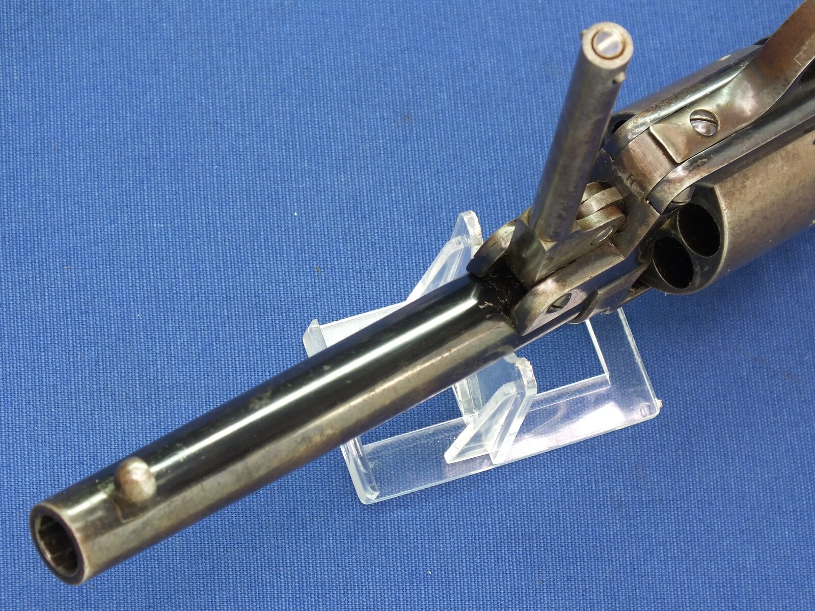 An antique American Civil War Starr Arms Co Double Action Model 1858 Army Percussion Revolver, .44 caliber, 6 shot, length 32,5 cm, in very good condition. Price 2.550 euro