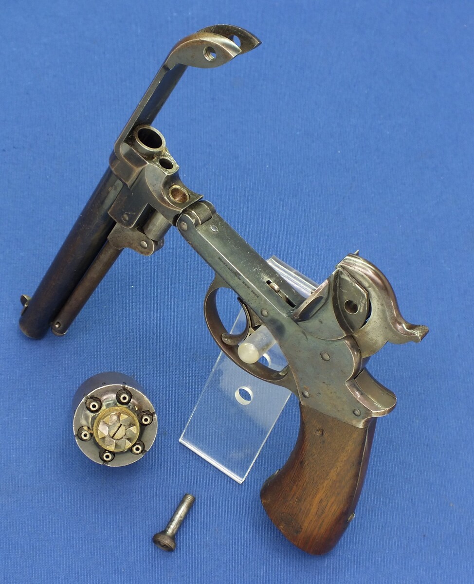 An antique American Civil War Starr Arms Co Double Action Model 1858 Army Percussion Revolver, .44 caliber, 6 shot, length 32,5 cm, in very good condition. Price 2.550 euro