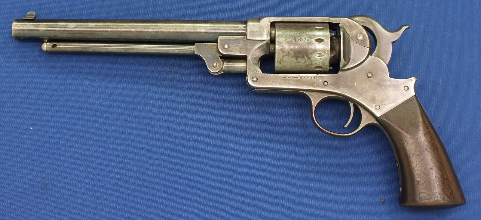 An antique American Civil War Starr Arms Co Single Action Model 1863 Army Percussion revolver, 6 shot. .44 caliber, in very good condition. Price 2.950 euro