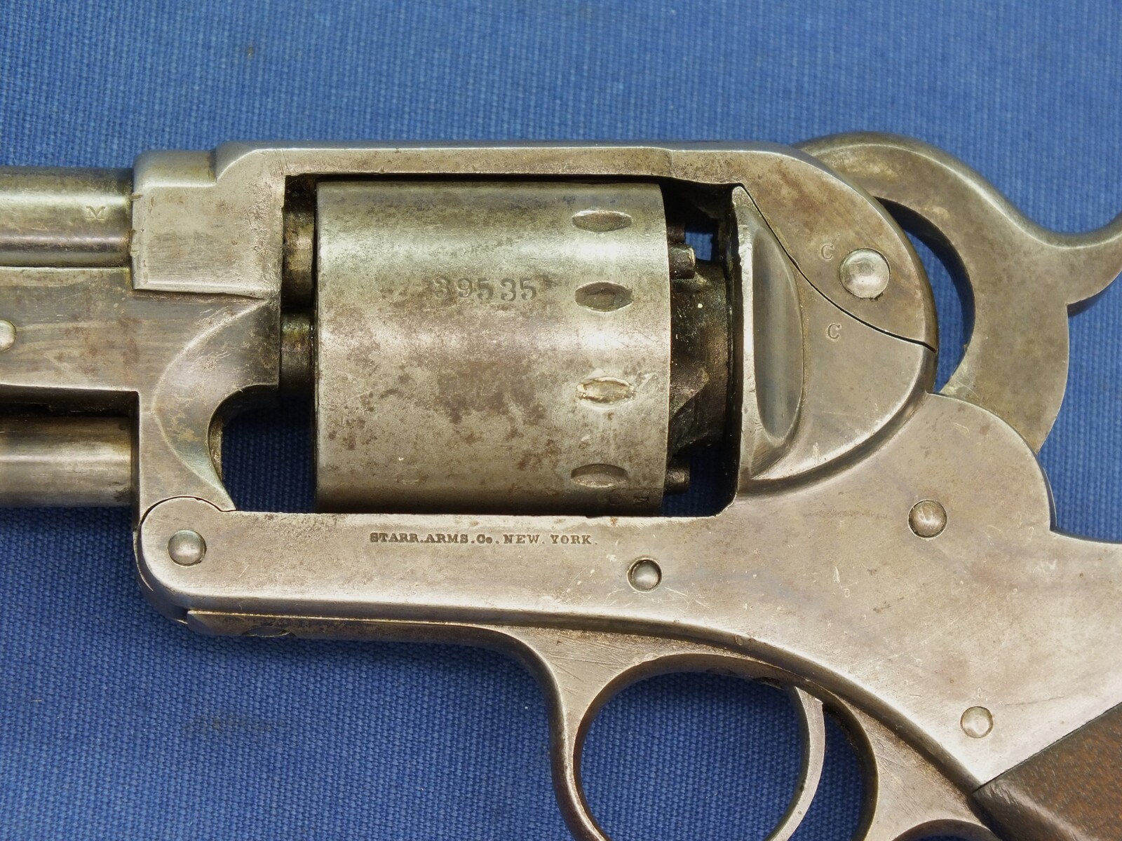 An antique American Civil War Starr Arms Co Single Action Model 1863 Army Percussion revolver, 6 shot. .44 caliber, in very good condition. Price 2.950 euro