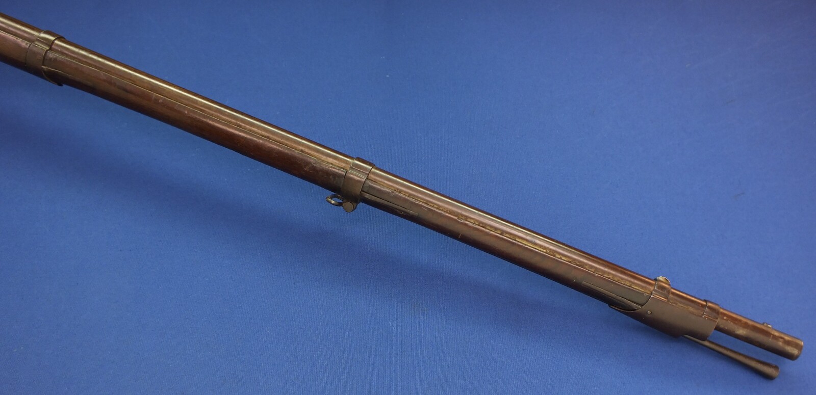 An antique American Civil War US Model 1816 type I musket by L. Pomery Pittsfield Mass. Converted to percussion. 42 inch barrel, Caliber .69. Length 147cm. In good and nice untouched condition. Price 1.250 euro.