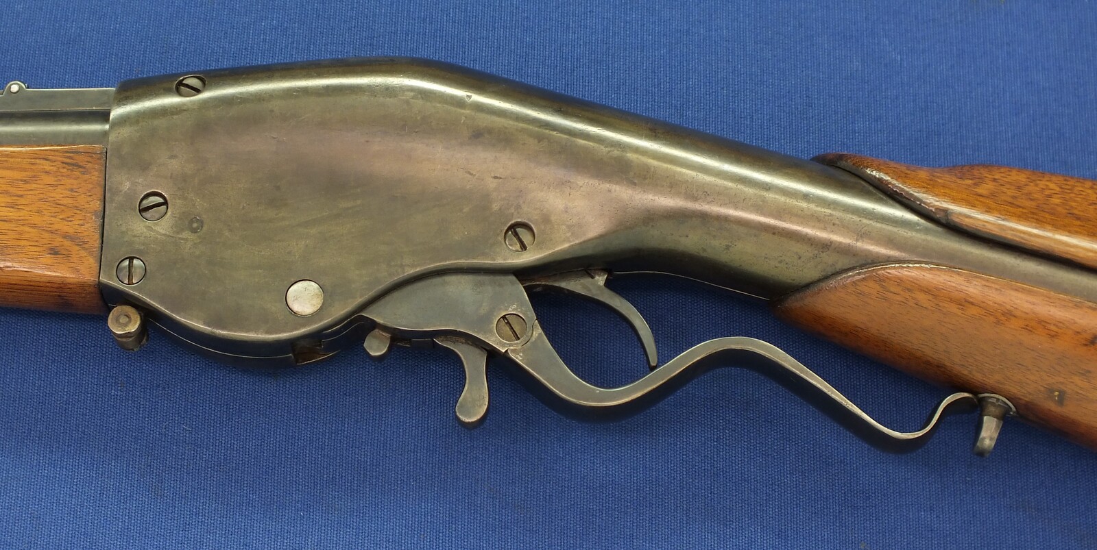 An antique American Evans New Model Lever Action Sporting Rifle. 28 shot, caliber 44 Evans. 30 inch barrel with clear address. Length 121cm. In very good condition.