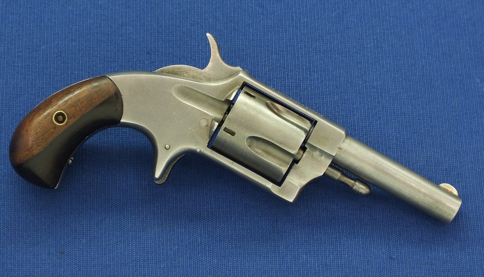 An antique American Hopkins & Allen MFG Co. BLUE JACKET No2 Suicide special 5 shot single action 32 rimfire Revolver. Length 18,5cm. In very good condition. Price 395 euro.