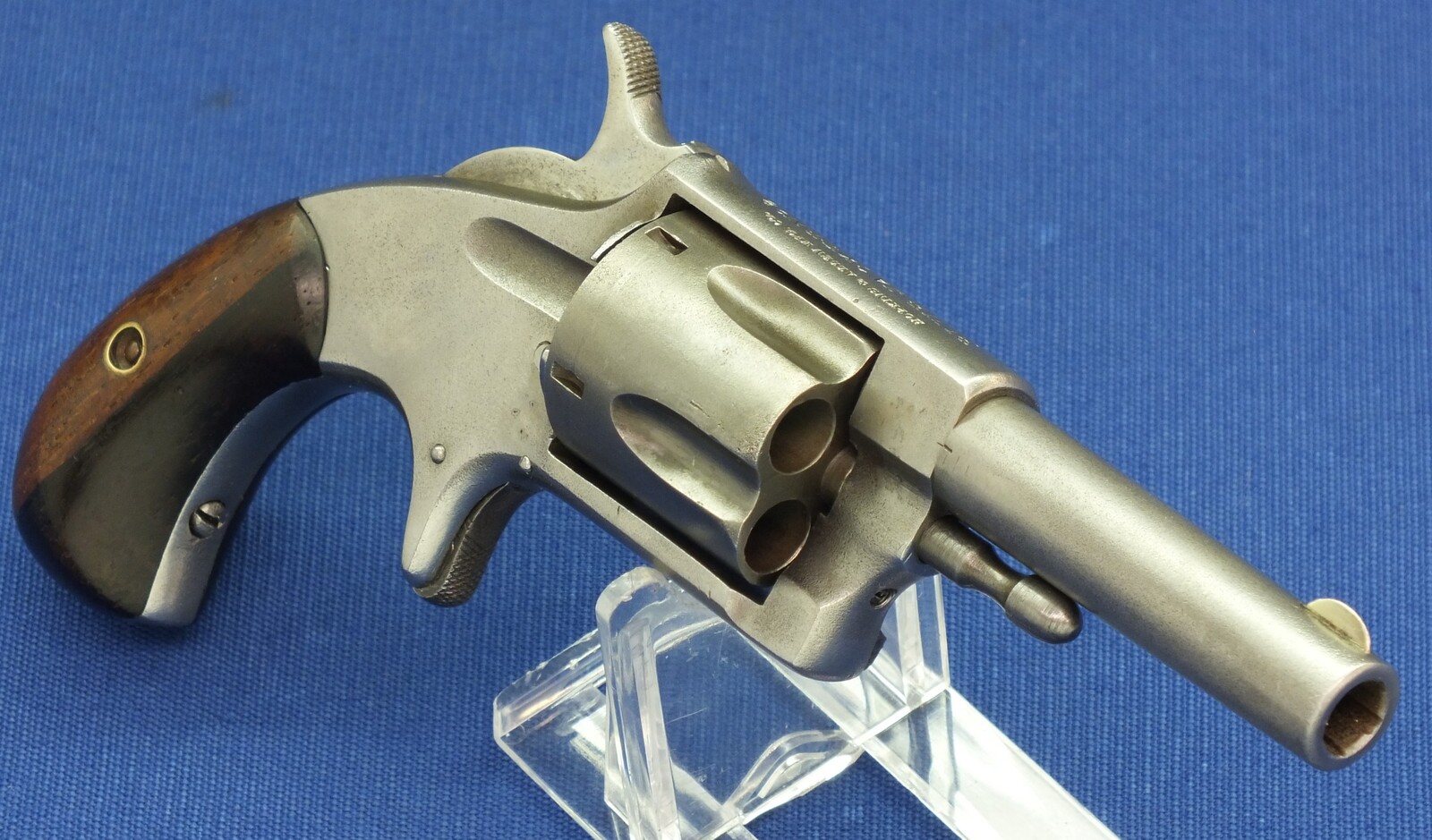 An antique American Hopkins & Allen MFG Co. BLUE JACKET No2 Suicide special 5 shot single action 32 rimfire Revolver. Length 18,5cm. In very good condition. Price 395 euro.