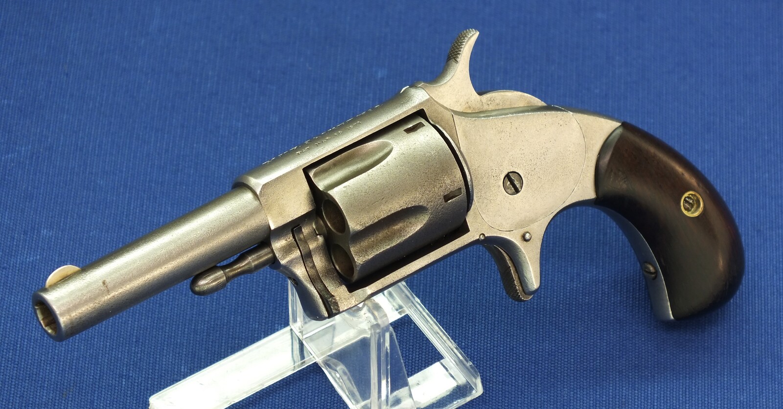 An antique American Hopkins & Allen MFG Co. BLUE JACKET No2 Suicide special 5 shot single action 32 rimfire Revolver. Length 18,5cm. In very good condition. Price 395 euro.