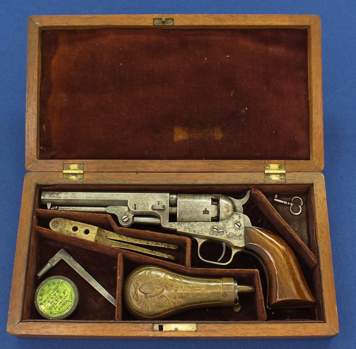 An antique American Mahogany Cased Colt Pocket Model 1849 percussion 5 shot Revolver with small trigger-guard. 5 inch barrel with New York address. Original Colt accoutrements. In very good condition. Price 3.995 euro