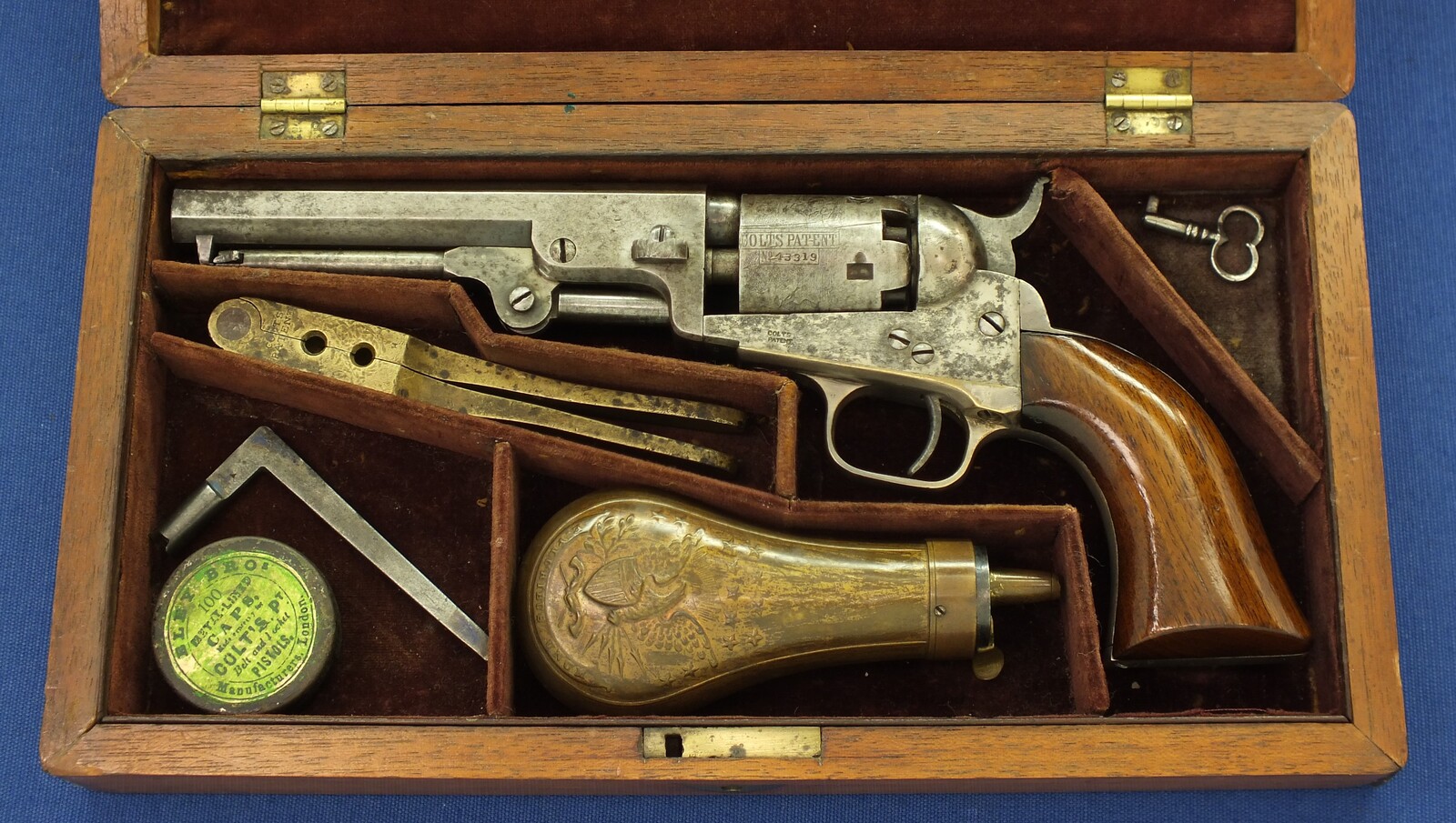 An antique American Mahogany Cased Colt Pocket Model 1849 percussion 5 shot Revolver with small trigger-guard. 5 inch barrel with New York address. Original Colt accoutrements. In very good condition. Price 3.995 euro