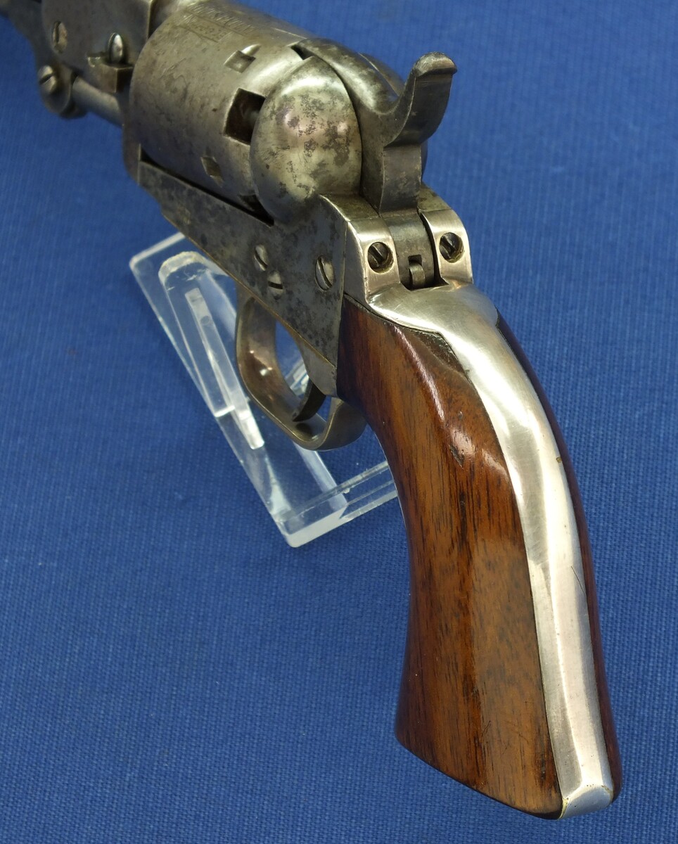 An antique American Mahogany Cased Colt Pocket Model 1849 percussion 5 shot Revolver with small trigger-guard. 5 inch barrel with New York address. Original Colt accoutrements. In very good condition. Price 3.995 euro