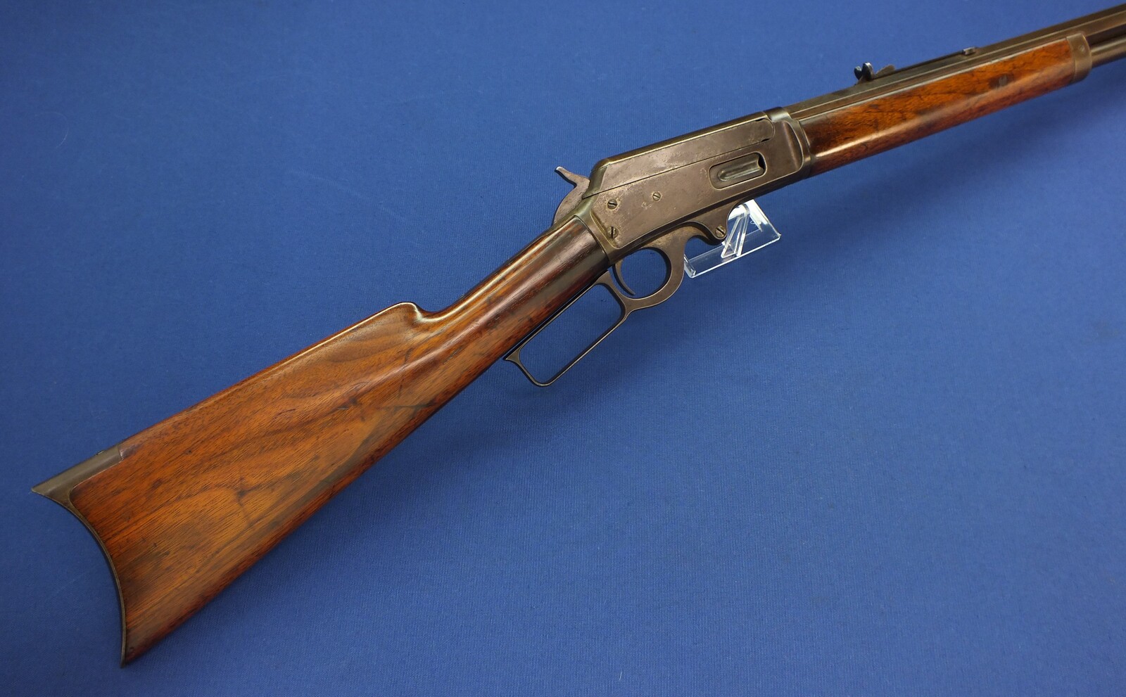 An antique American Marlin Model 1893 Lever Action Rifle with 26 inch octagon Barrel. Caliber 38-55. Length 114 cm. In very good condition. 