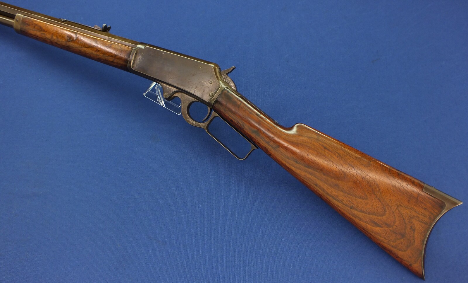 An antique American Marlin Model 1893 Lever Action Rifle with 26 inch octagon Barrel. Caliber 38-55. Length 114 cm. In very good condition. 