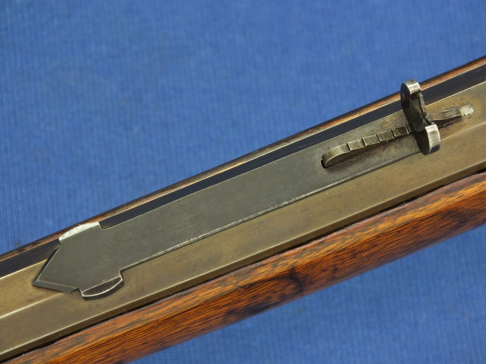 An antique American Marlin Model 1893 Lever Action Rifle with 26 inch octagon Barrel. Caliber 38-55. Length 114 cm. In very good condition. 