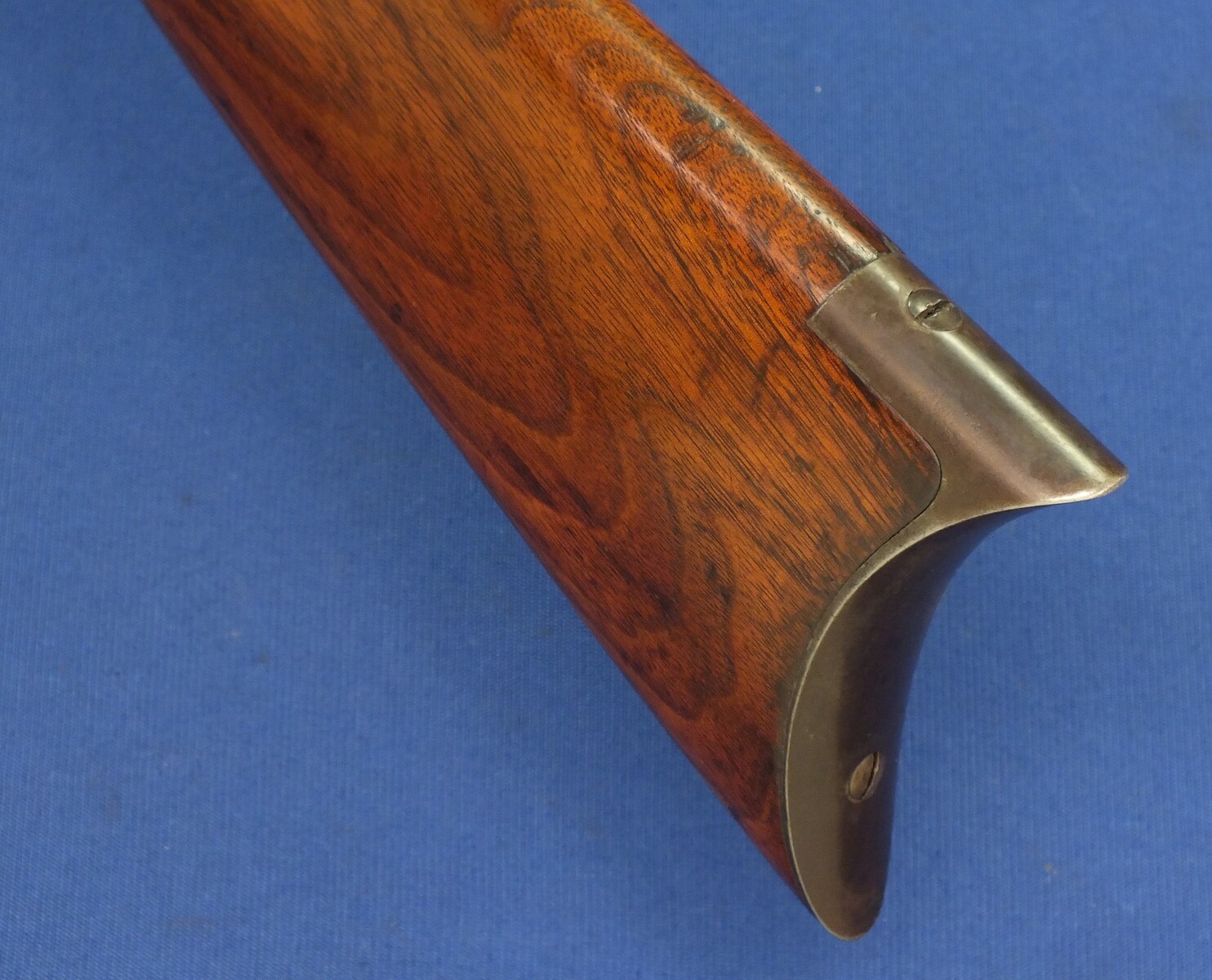 An antique American Marlin Model 1893 Lever Action Rifle with 26 inch octagon Barrel. Caliber 38-55. Length 114 cm. In very good condition. 