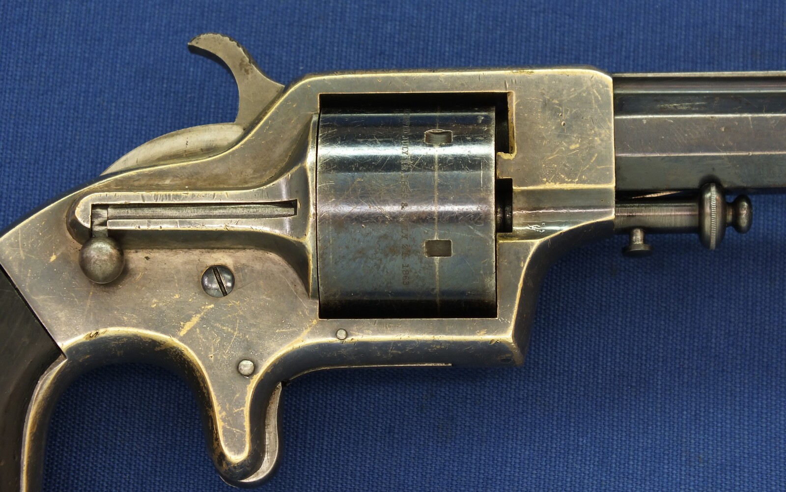 An antique American Merwin&Bray New York Plant's Mfg.Co. Front-Loading 6 shot 42 Caliber Cup-primed Army Revolver. 6 inch barrel. Length 29,5cm. In very good condition. Price 1.650 euro.