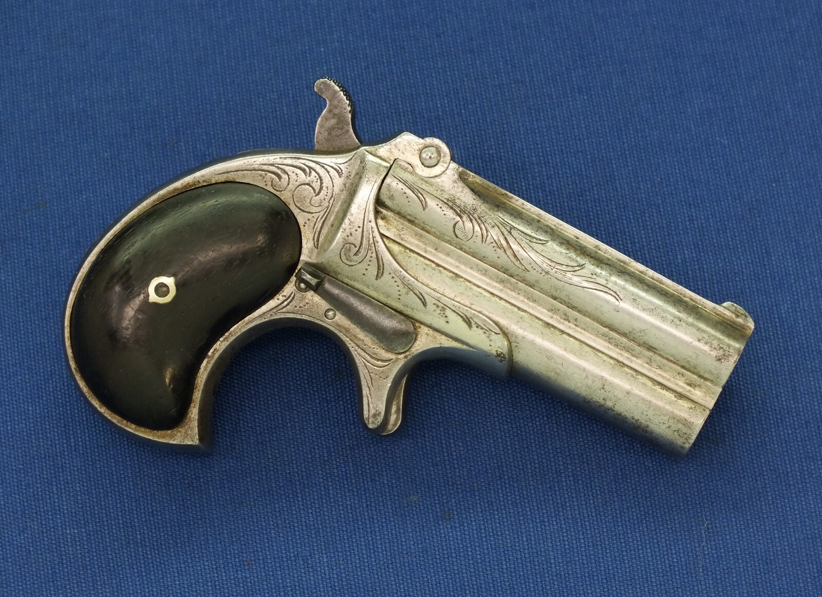 An antique American Nickel Plated factory engraved Remington Double Deringer Type I, Model No. 2 with Rosewood Grips. Caliber 41 Rimfire. In very good condition. Price 2.150 euro.