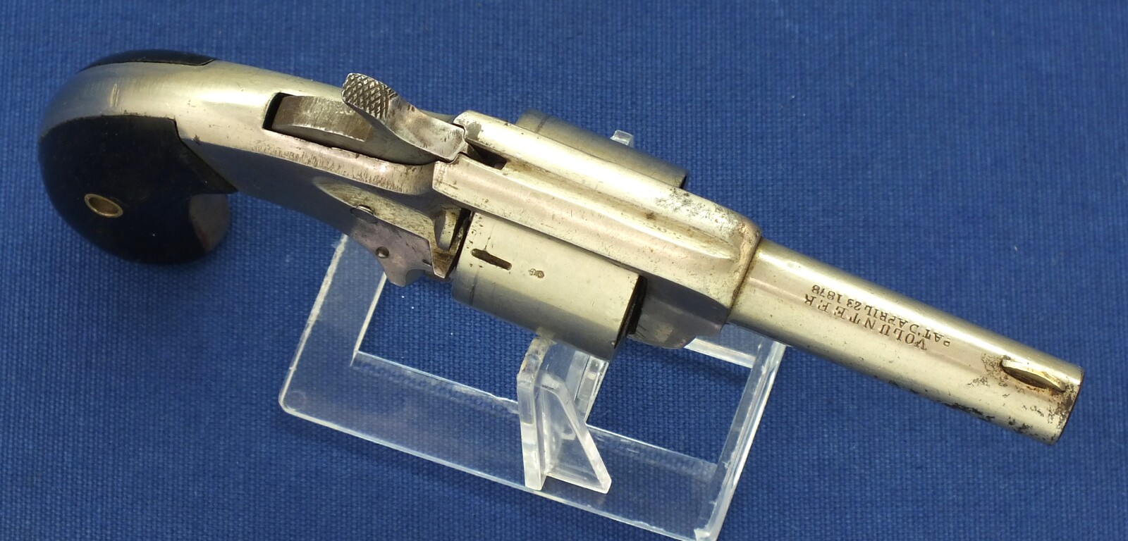 An antique American Nickel Plated VOLUNTEER Suicide special 5 shot single action 32 rimfire Revolver. Length 17cm. In very good condition. Price 425 euro.